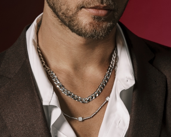 Man wearing jewelry pieces from Jared. Shop all mens jewelry.